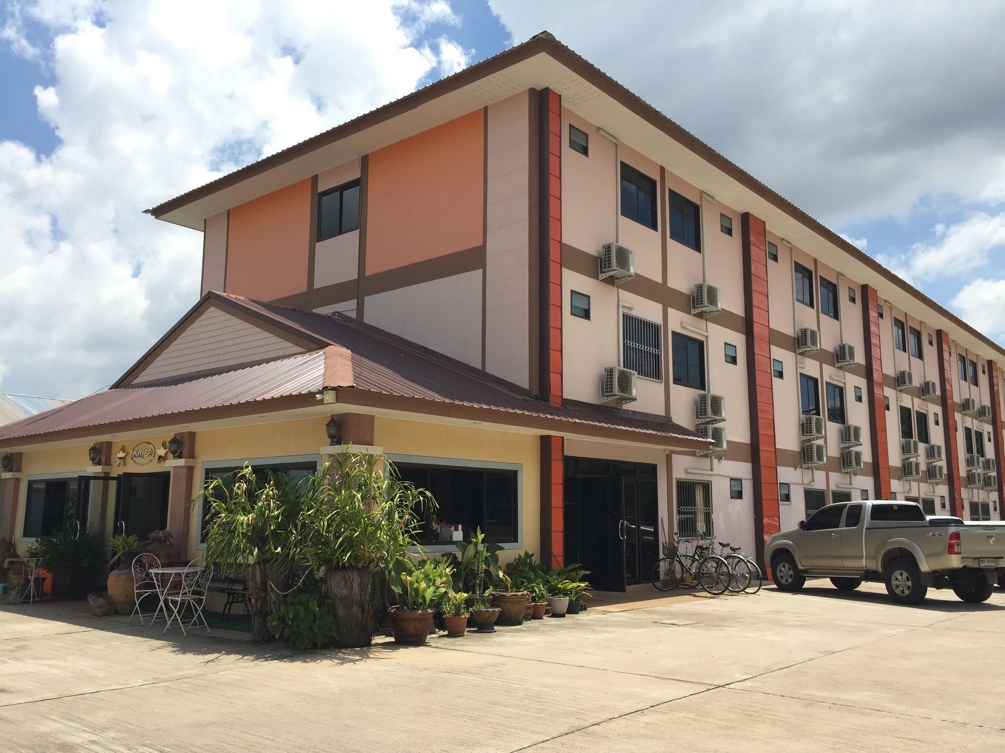 The Star Hotel Udon Thani Esterno foto